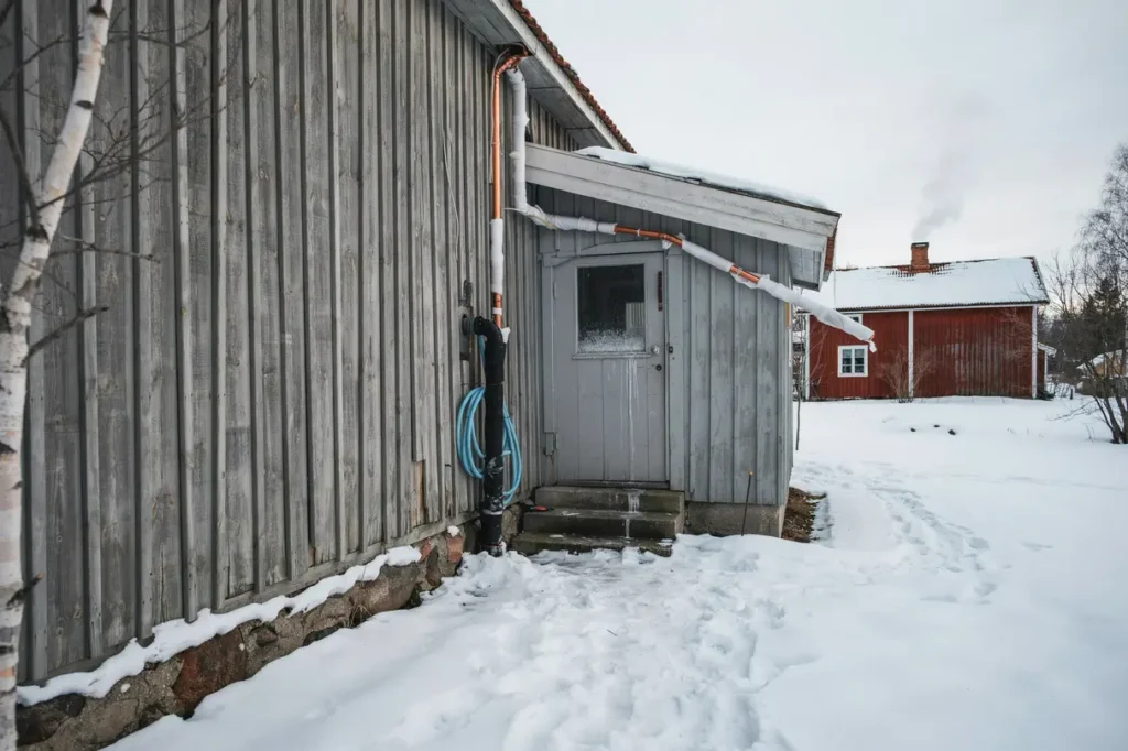 s undviker du frusna vattenr r i villa och fritidshus f rebyggande tips och r tt tg rder